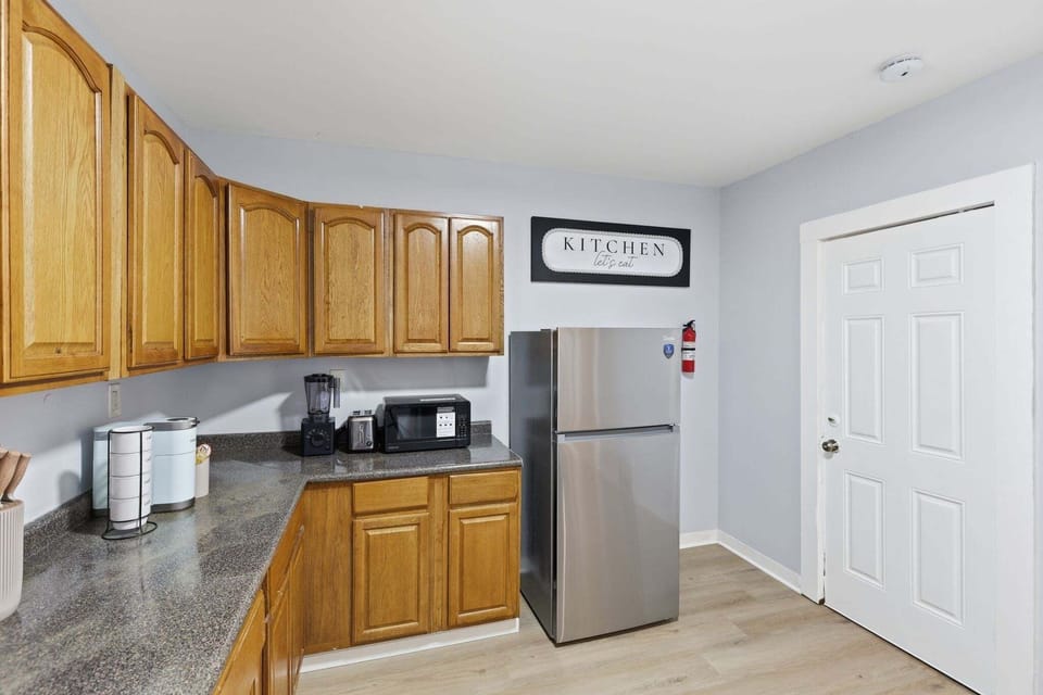 Duplex, 2 Bedrooms | Private kitchen | Fridge, oven, coffee/tea maker, toaster