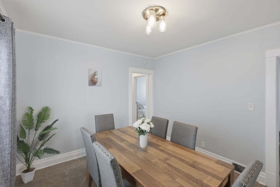 Duplex, 2 Bedrooms | Dining