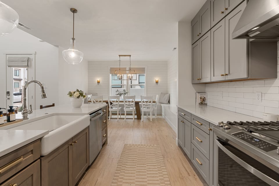 House, 6 Bedrooms | Private kitchen | Fridge, oven, coffee/tea maker, toaster