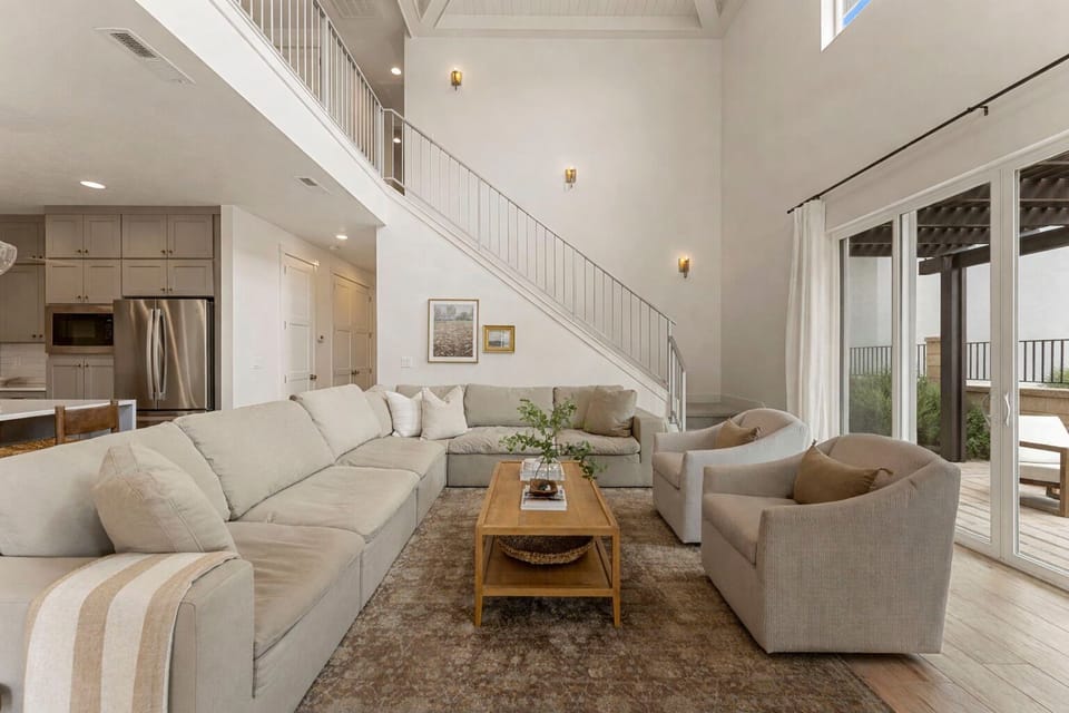 House, 6 Bedrooms | Living area | Smart TV