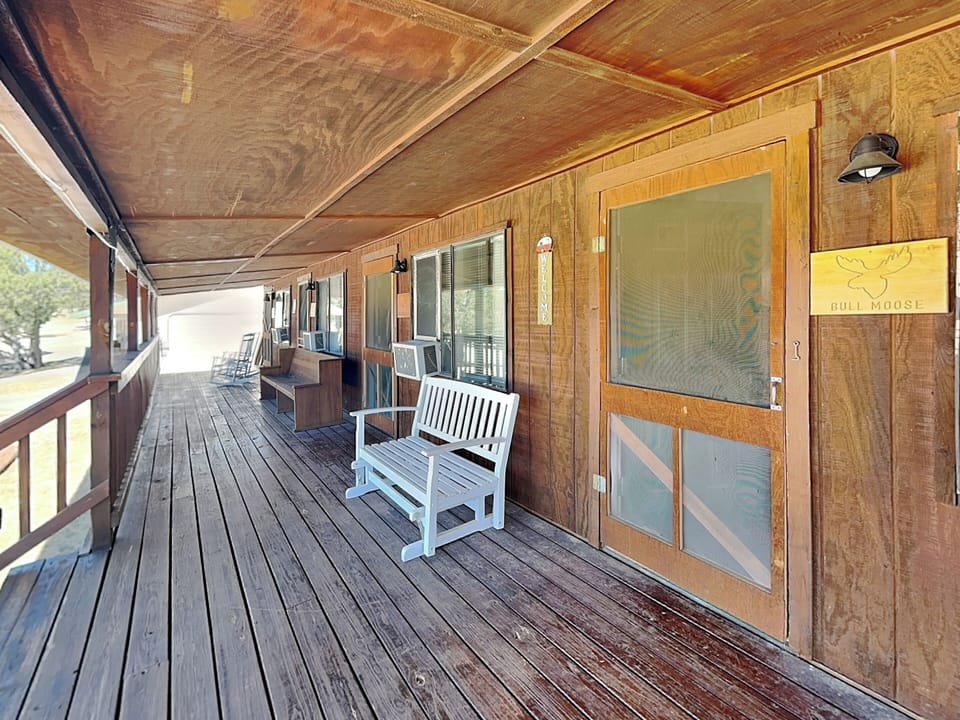 Front Entrance - Porch Seating