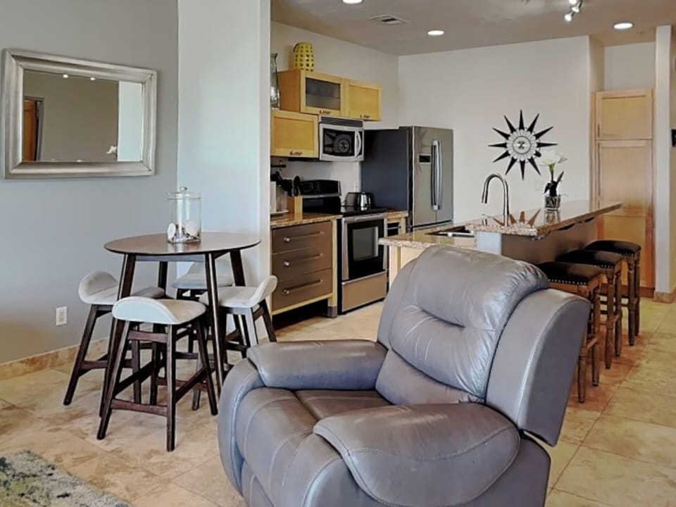 Dining Area - Table for 4