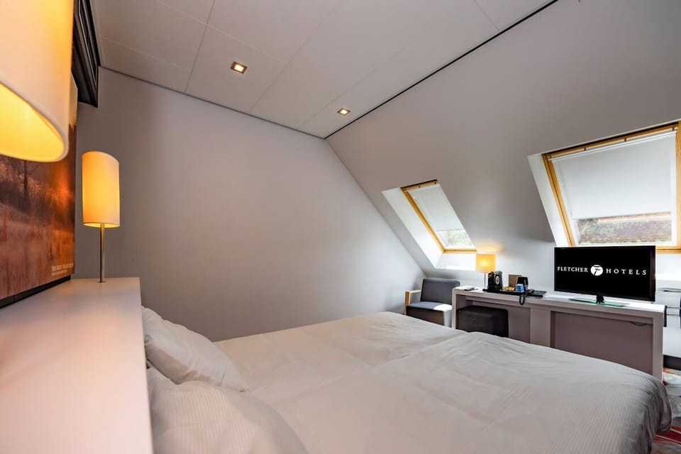 Wake up to soft daylight and enjoy coffee by the window.