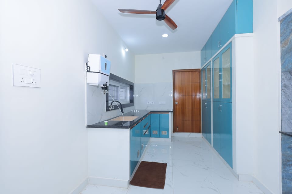 Luxury Apartment, Balcony, River View | Private kitchen | Cookware/dishes/utensils