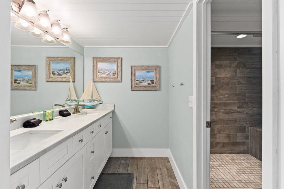 Master Bedroom Ensuite Bathroom