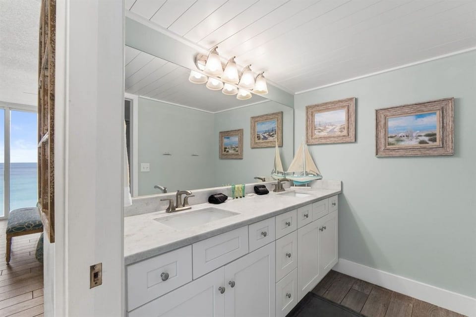Master Bedroom Ensuite Bathroom