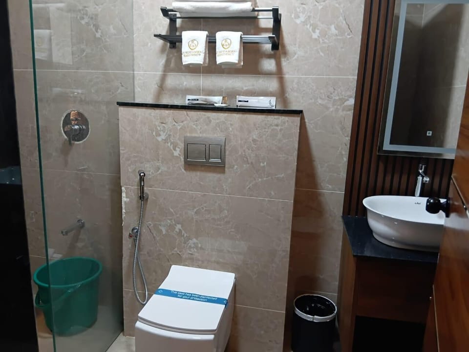 Deluxe Double Room, Bay View | Bathroom | Shower, hair dryer, slippers, towels