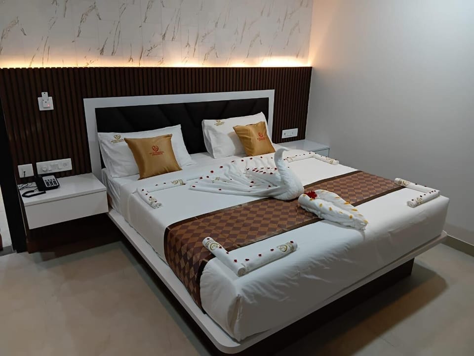 Deluxe Double Room, Bay View | Desk, laptop workspace, free WiFi