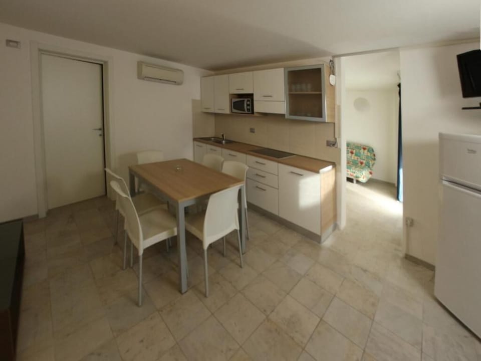 Apartment, 1 Bedroom, Balcony | Dining room