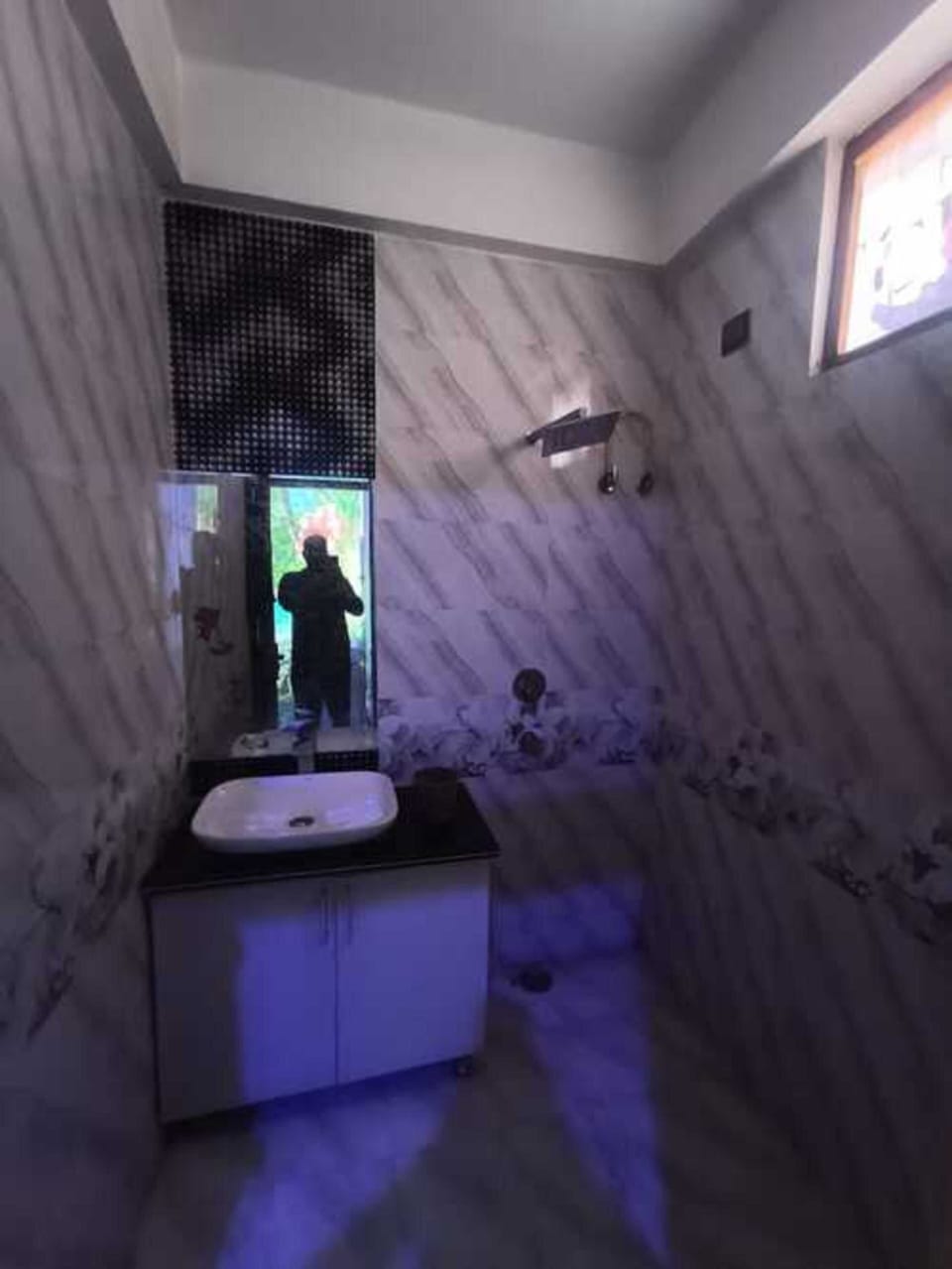 Luxury Room | Bathroom | Shower, soap, shampoo
