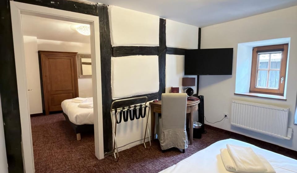Quadruple Room | Iron/ironing board (on request), cribs (free), WiFi (free), bed sheets