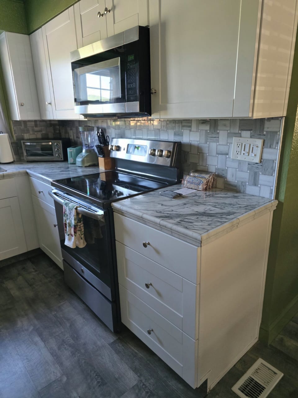 Microwave,  stove and many kitchen appliances