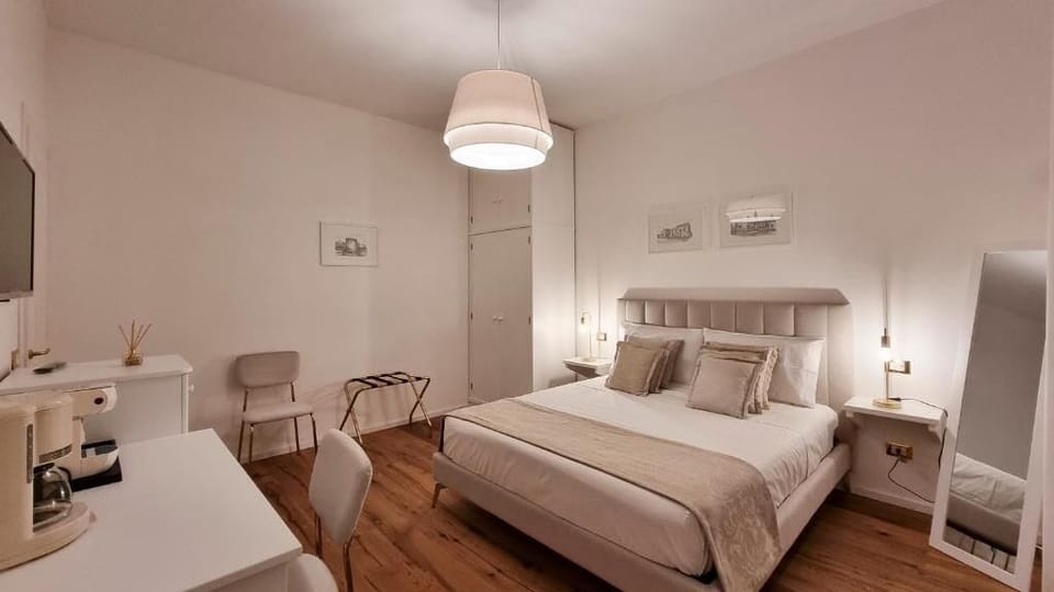 In-room safe, desk, laptop workspace, soundproofing