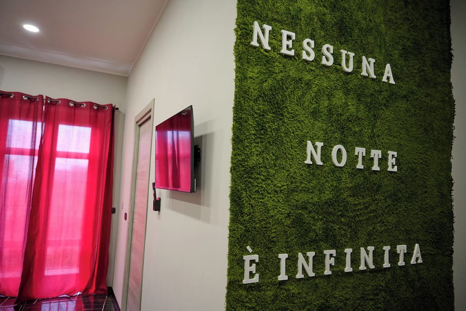 Deluxe Double Room, 1 King Bed, Balcony, Garden View | Interior