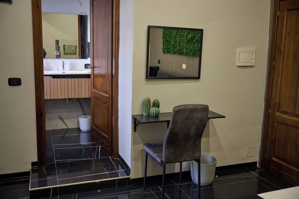 Basic Double Room, Balcony, Garden View | Interior