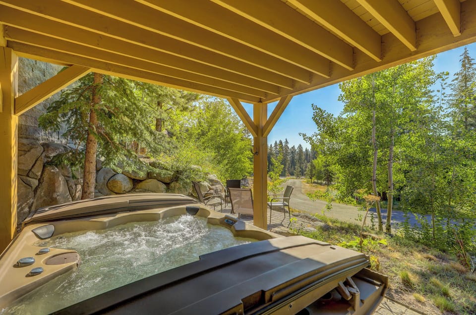 Outdoor spa tub