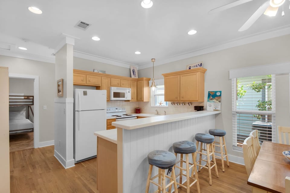 House, Multiple Beds, Patio, Garden View (Starbright ) | Private kitchen