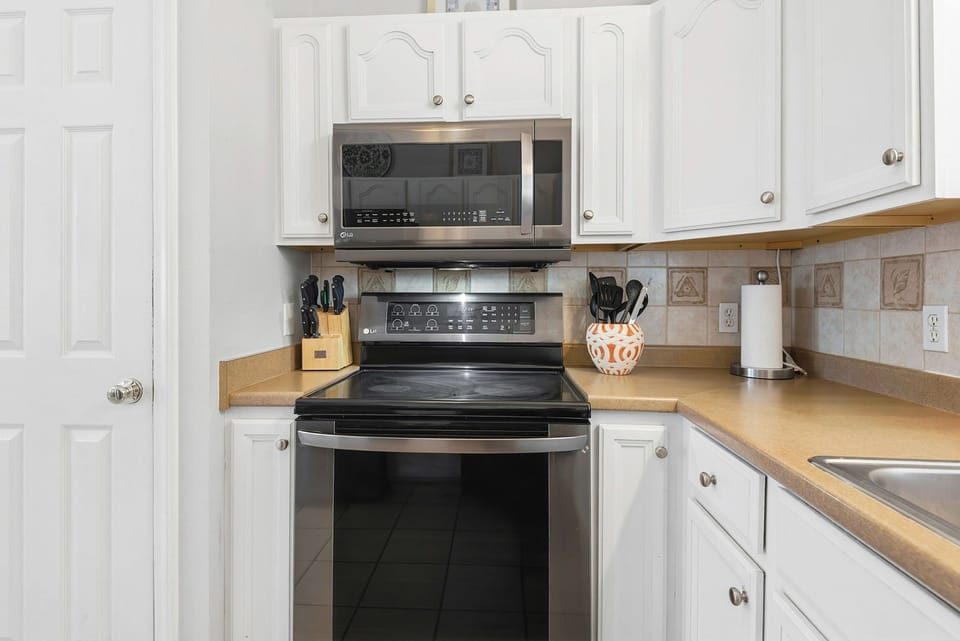 House, Multiple Beds, Pool Access, Garden View (Tickled Turtle Beach House) | Private kitchen