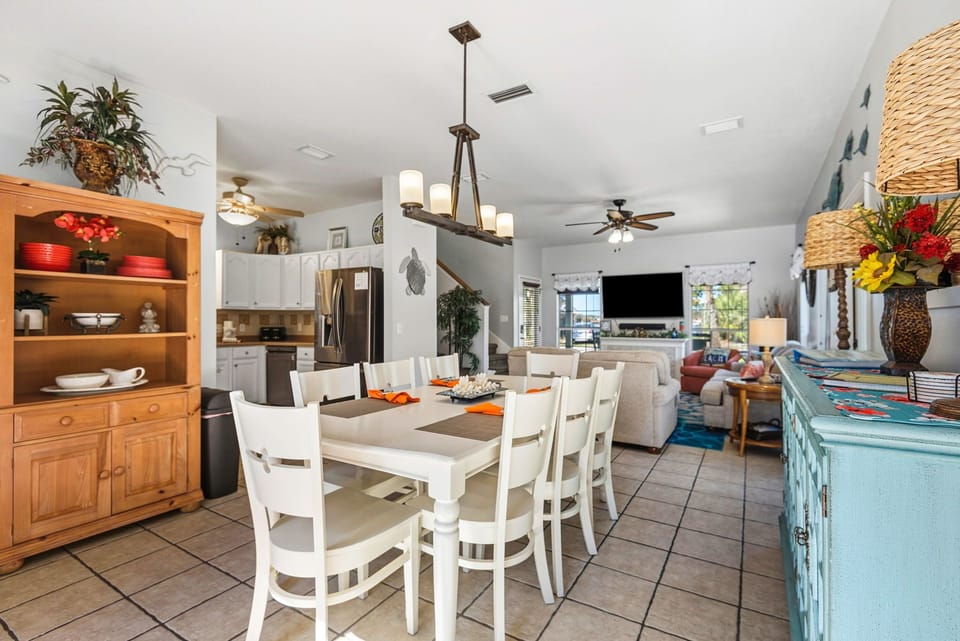 House, Multiple Beds, Pool Access, Garden View (Tickled Turtle Beach House) | Interior