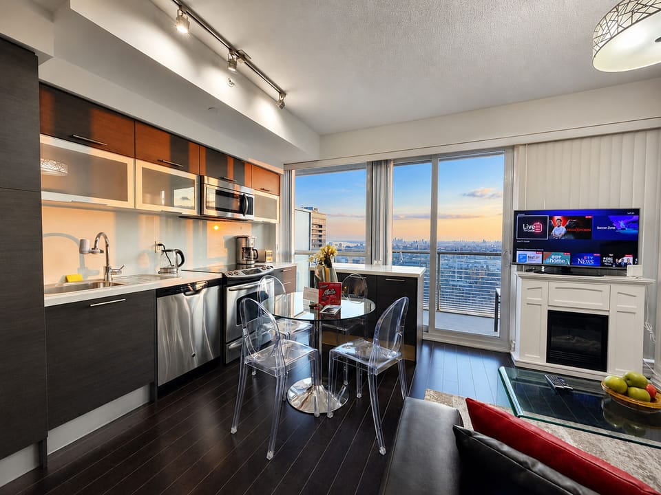 Comfort Condo, 1 Queen Bed with Sofa bed, Kitchen, City View | Private kitchen | Full-size fridge, oven, stovetop, dishwasher