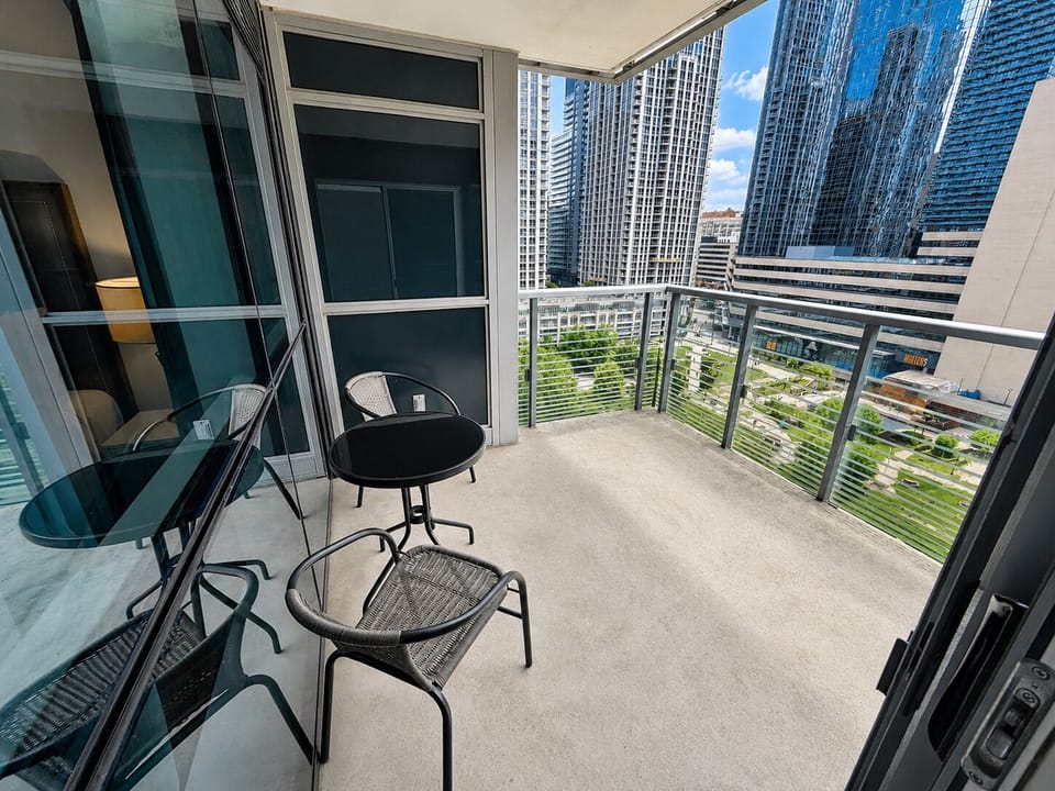 Comfort Condo, 1 Queen Bed with Sofa bed, Kitchen, City View | Balcony