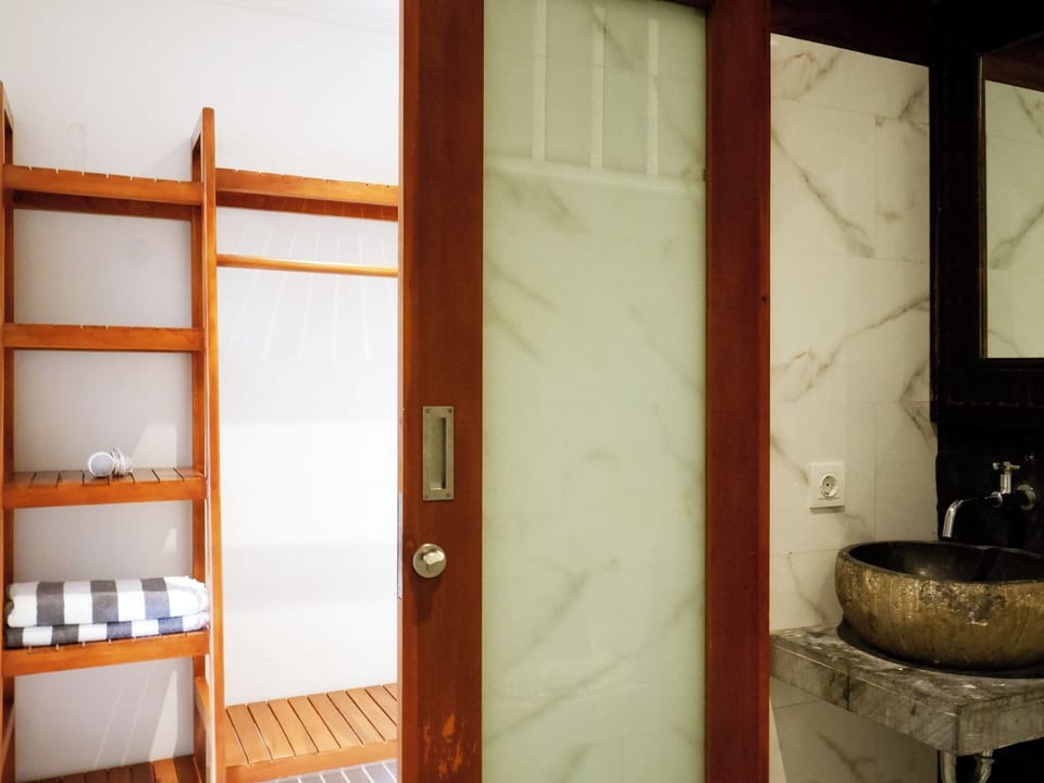 Standard Double Room, Balcony | Bathroom | Shower, towels, soap, shampoo