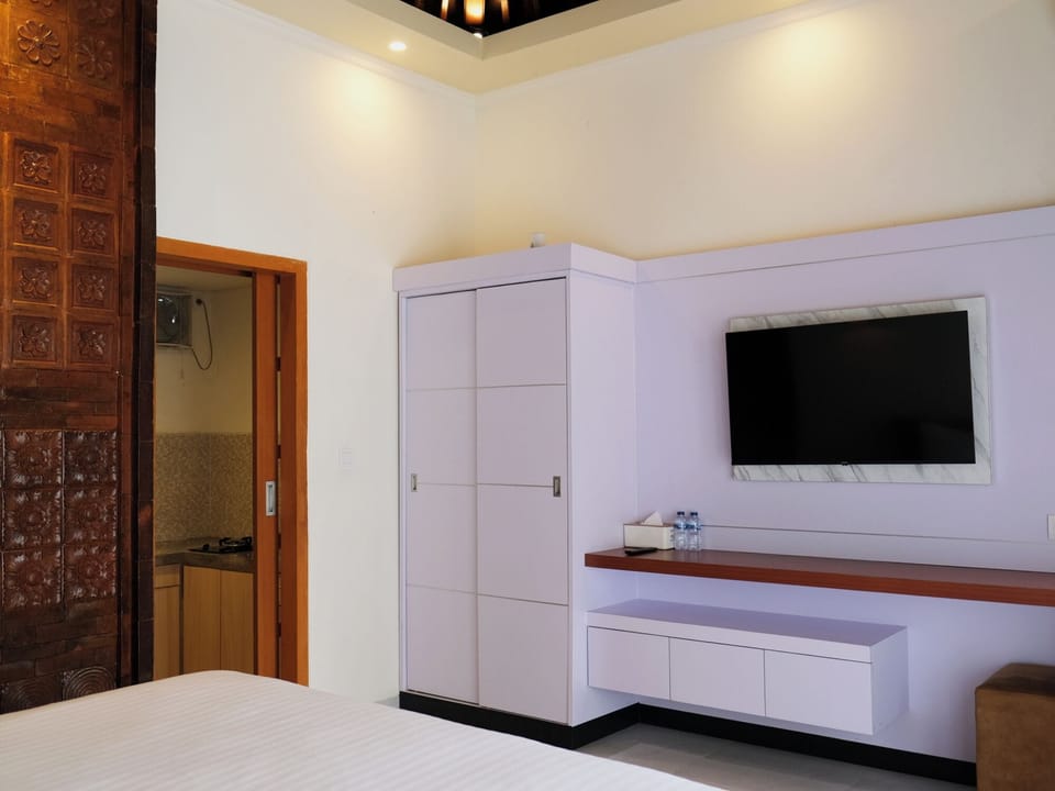 Deluxe Double Room, Balcony, Garden View | Desk, free WiFi