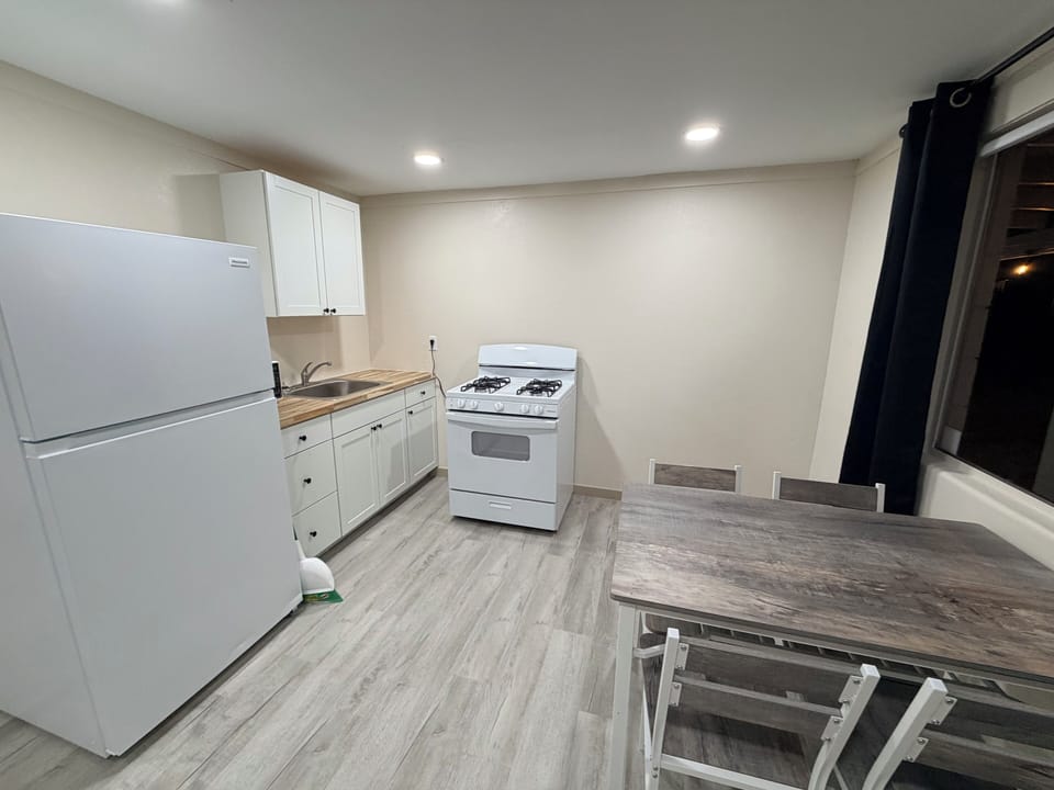 Family Suite, Multiple Beds | Private kitchen | Microwave