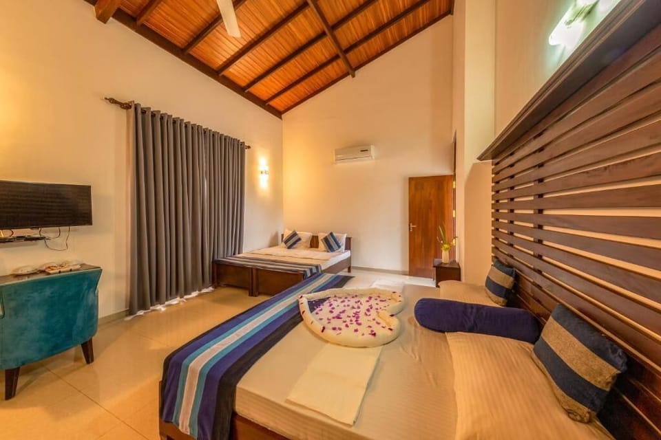 Deluxe Quadruple Room | Desk, free WiFi