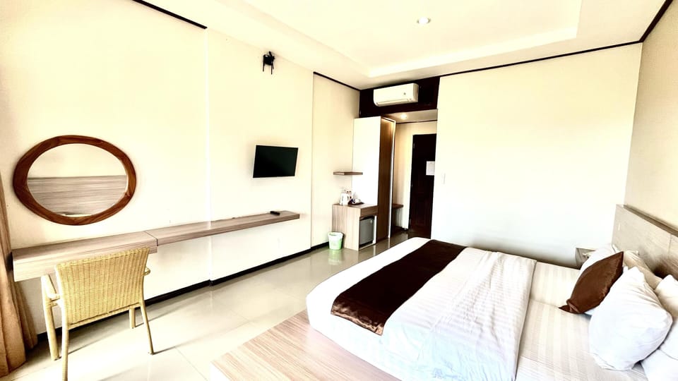 Deluxe Room | Desk, WiFi (free)