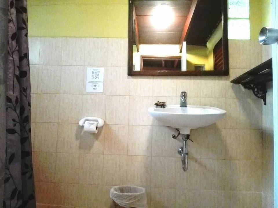 Classic Studio, Balcony, City View | Bathroom