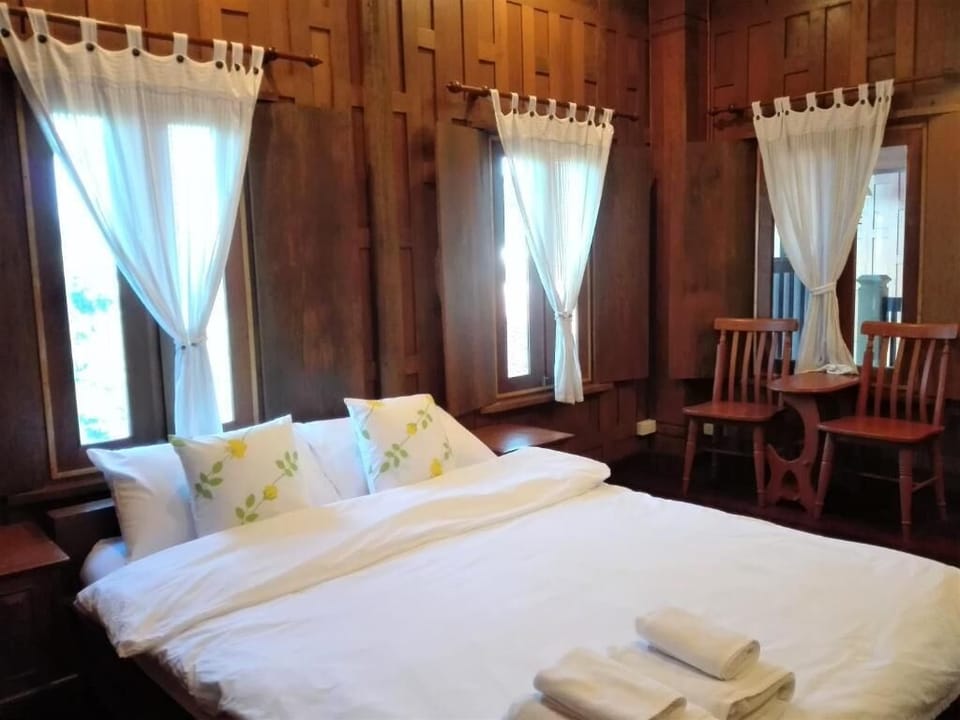 Classic Studio, Balcony, City View | Desk, blackout drapes, free WiFi
