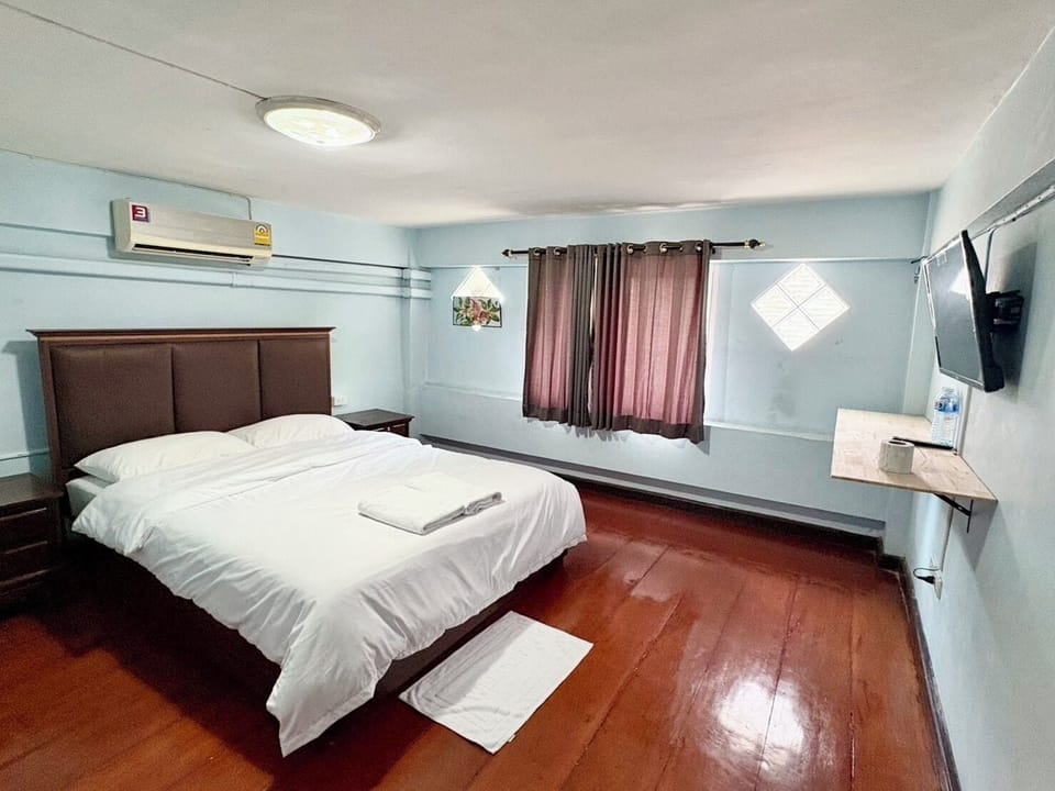 Basic Room, Non Smoking, Private Bathroom