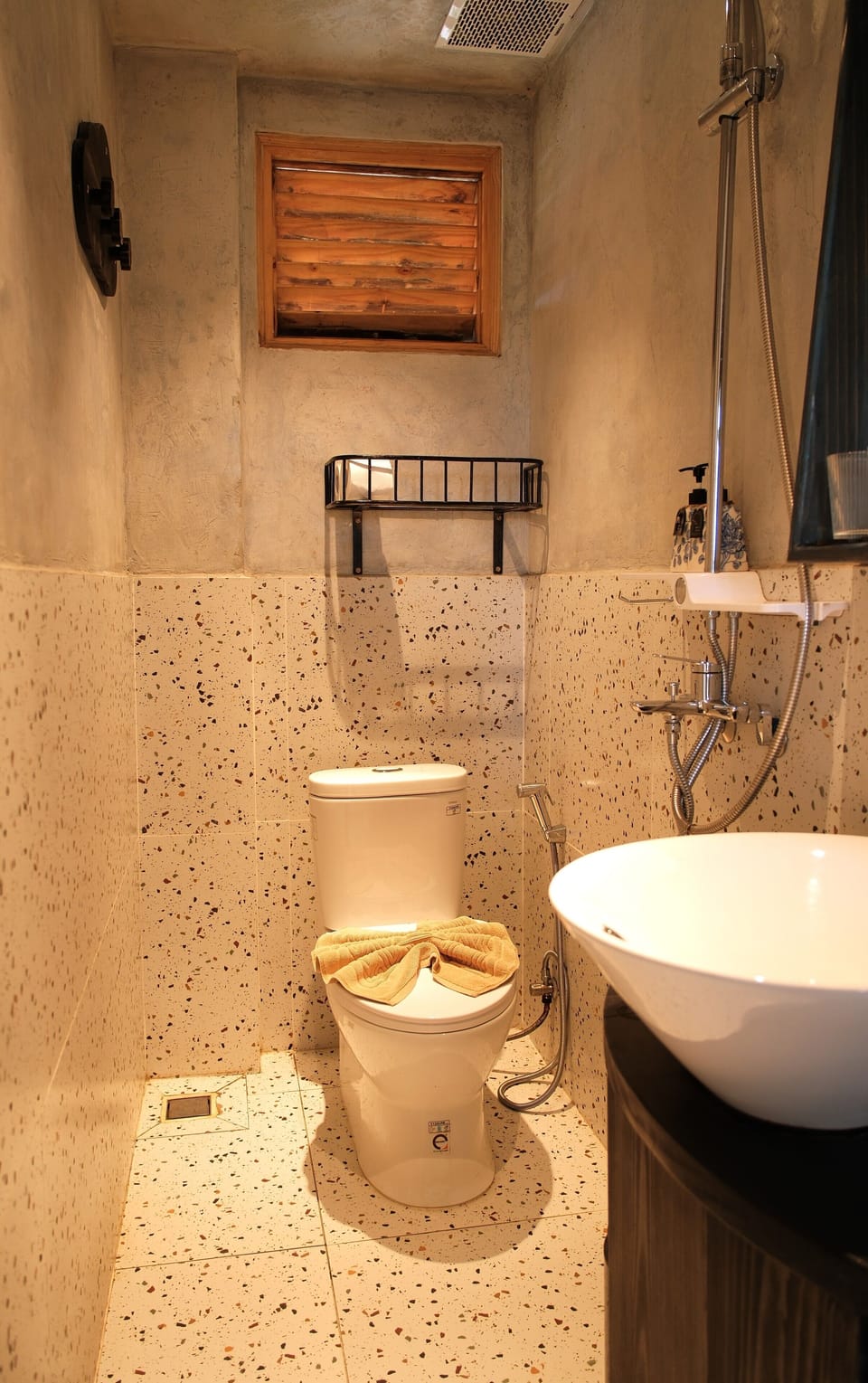 Basic Double Room, Balcony, Mountain View | Bathroom | Slippers