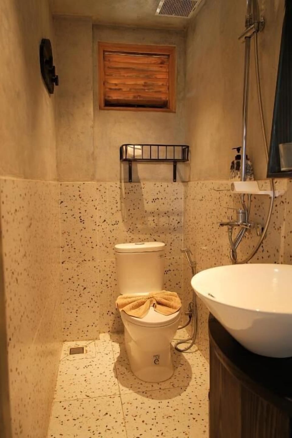 Basic Double Room, Balcony, Mountain View | Bathroom | Slippers
