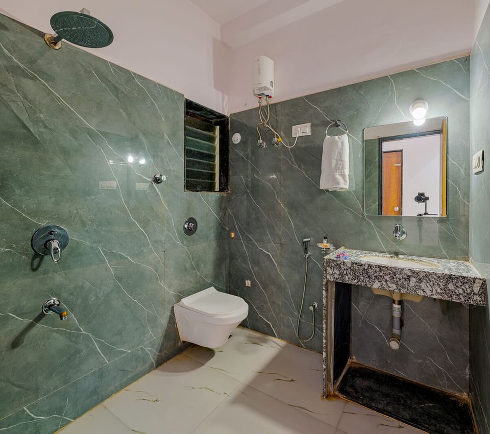 Shower, towels, soap, shampoo
