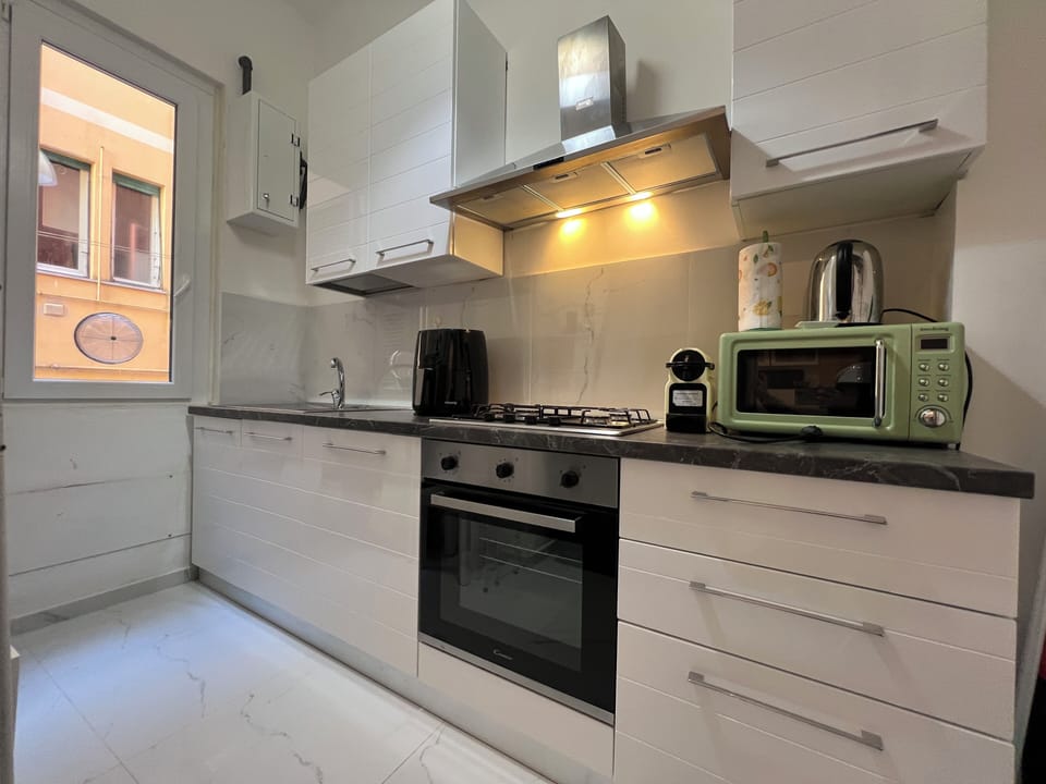 Deluxe Apartment, Courtyard View | Private kitchen | Full-size fridge, microwave, oven, stovetop