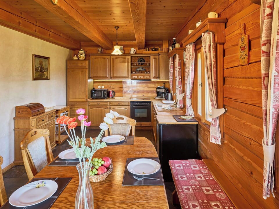 Wood, Furniture, Wood Stain, Door, Hardwood, Log Cabin, Varnish, Plank, Lumber, Plywood