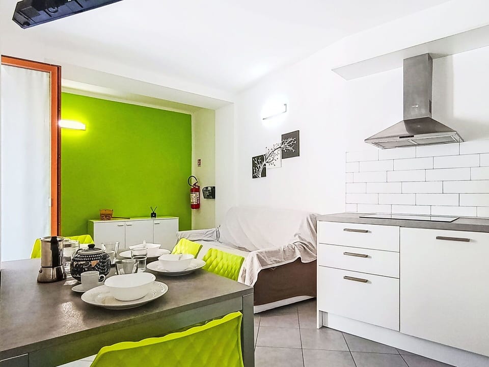 Furniture, Interior Design, Kitchen, Major Appliance, Flooring, Floor, Kitchen Appliance, Ceiling, Room, Lighting