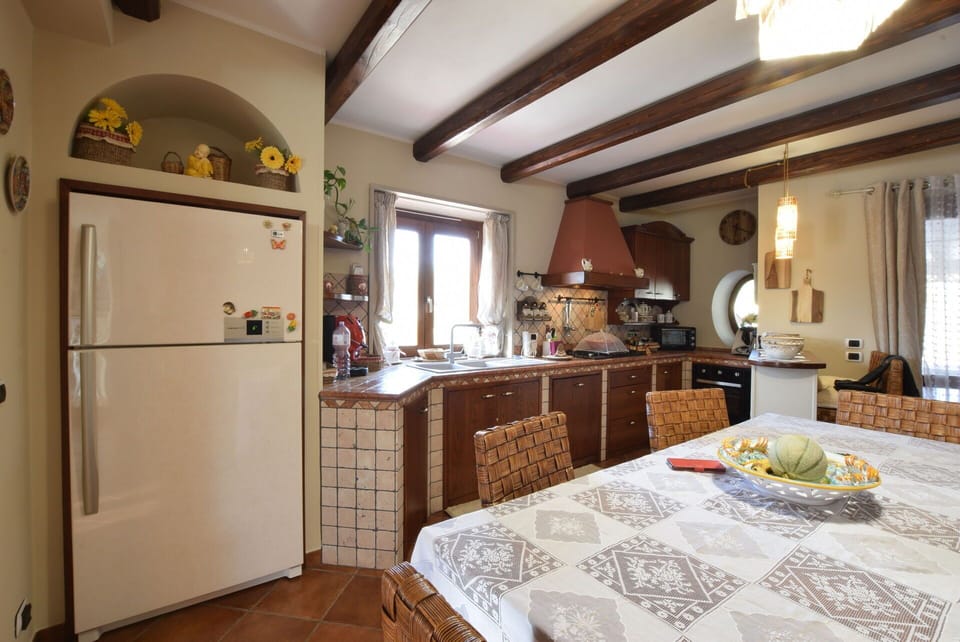 Autumn, Dining Room, Kitchen, Spring, Summer