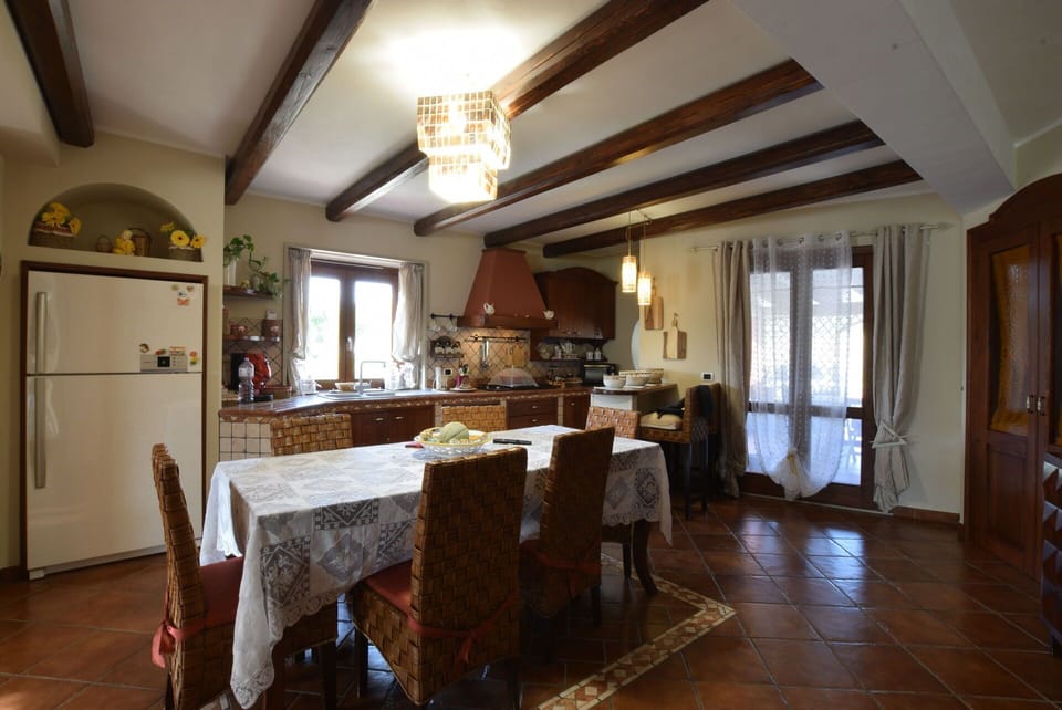 Autumn, Dining Room, Kitchen, Spring, Summer