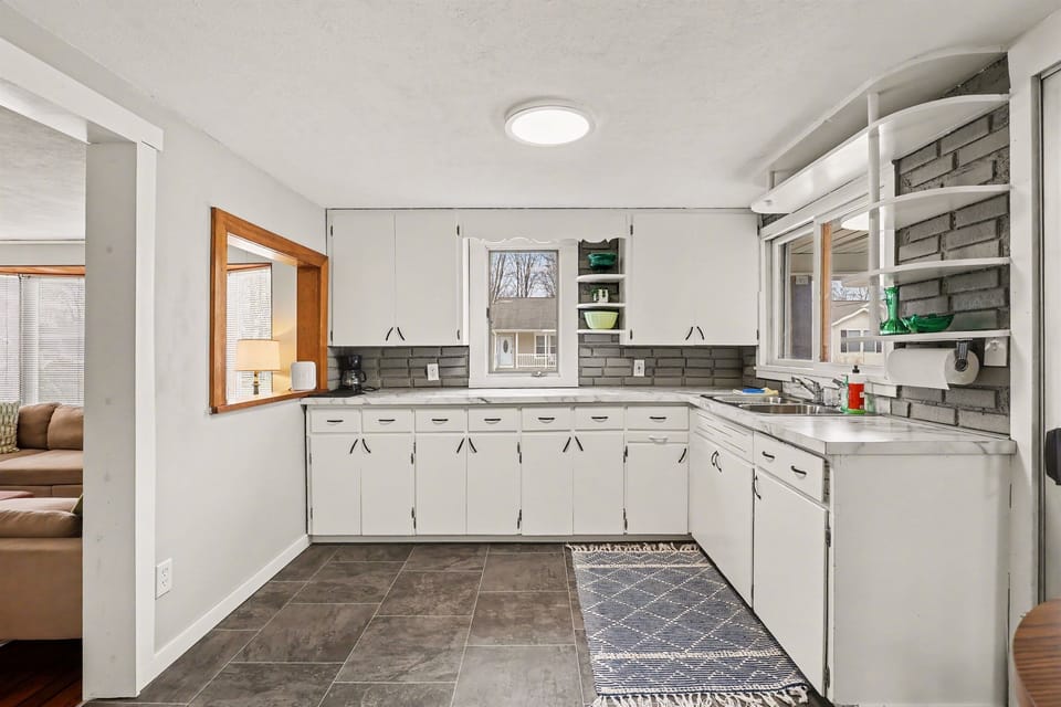 Full Kitchen.