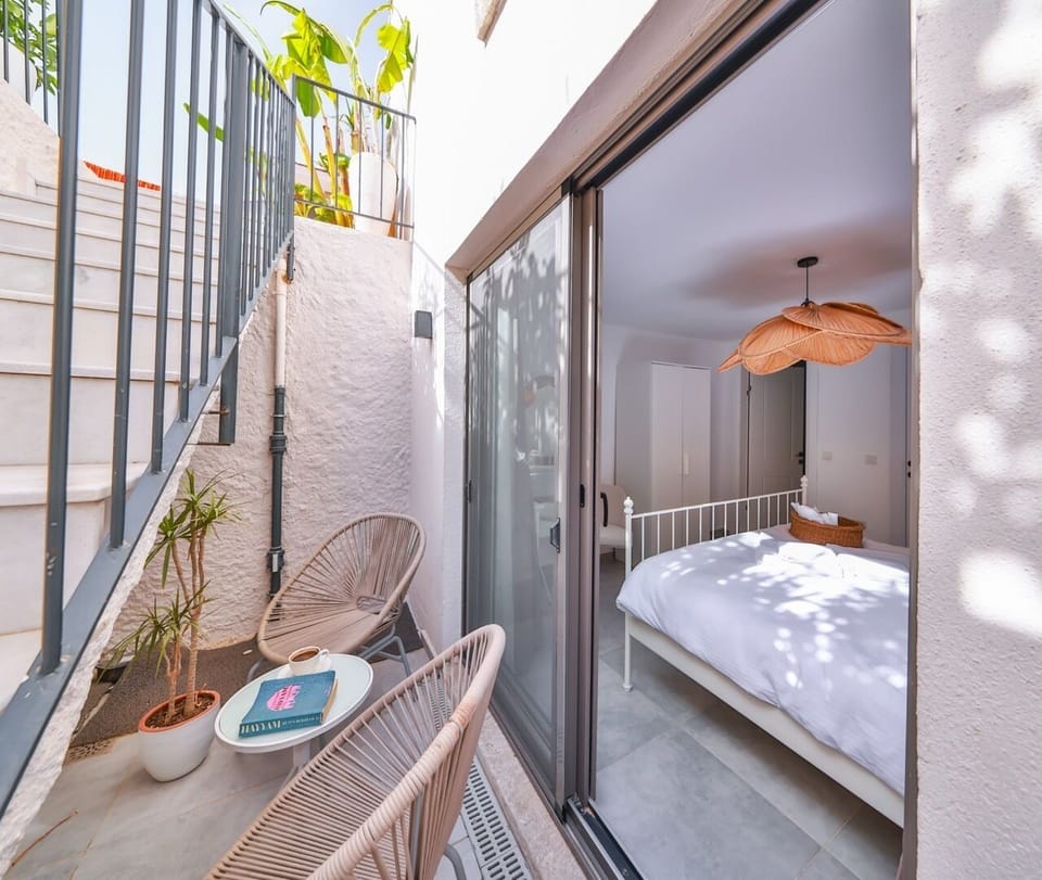 Standard Double Room, Garden View | Desk, free WiFi