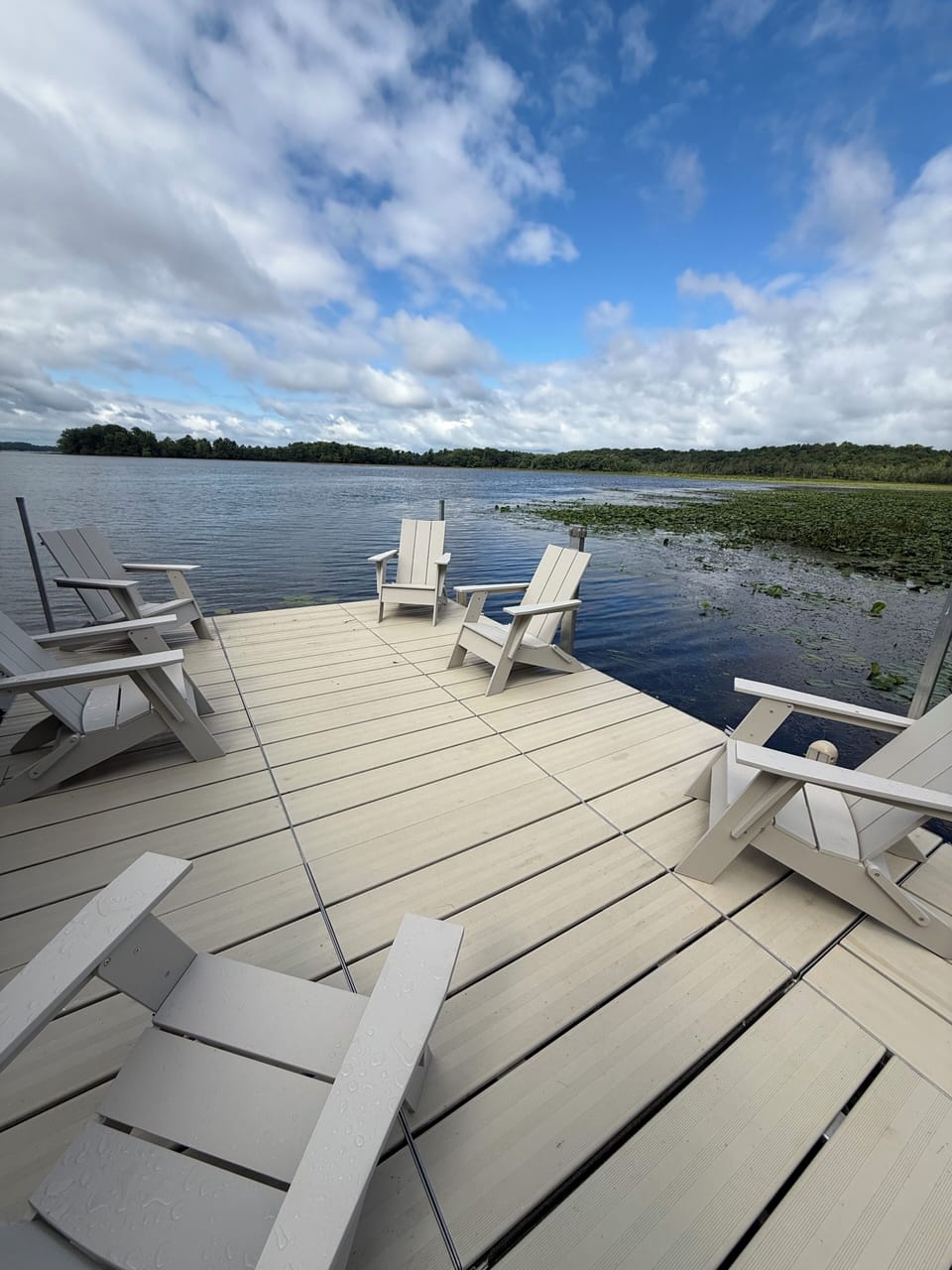 Large dock with 6 chairs