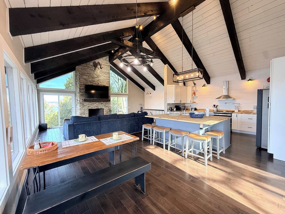 House, Multiple Beds, Patio (Wide Sky Chateau) | Interior