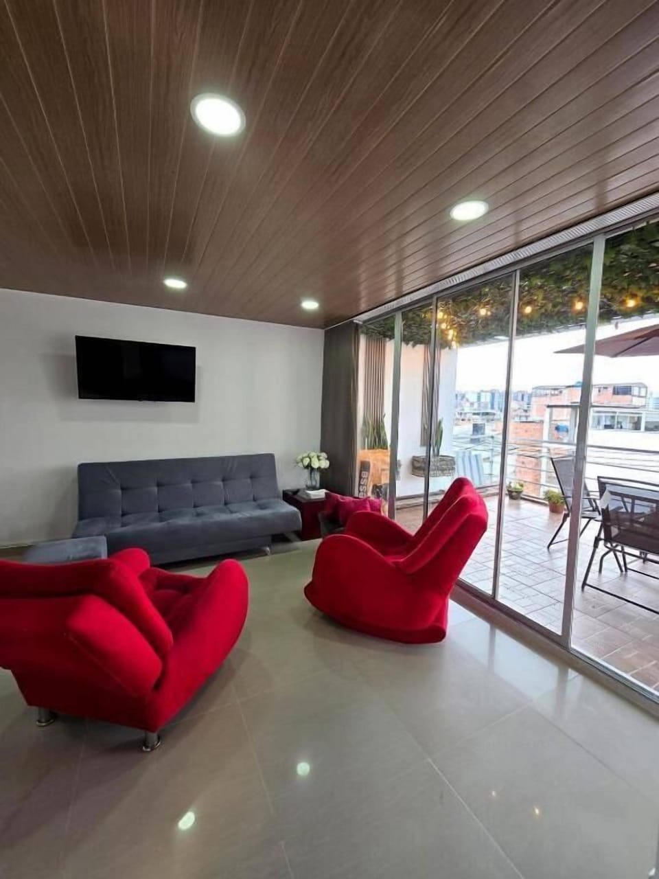 Deluxe Apartment, Housekeeping, City View | Living area