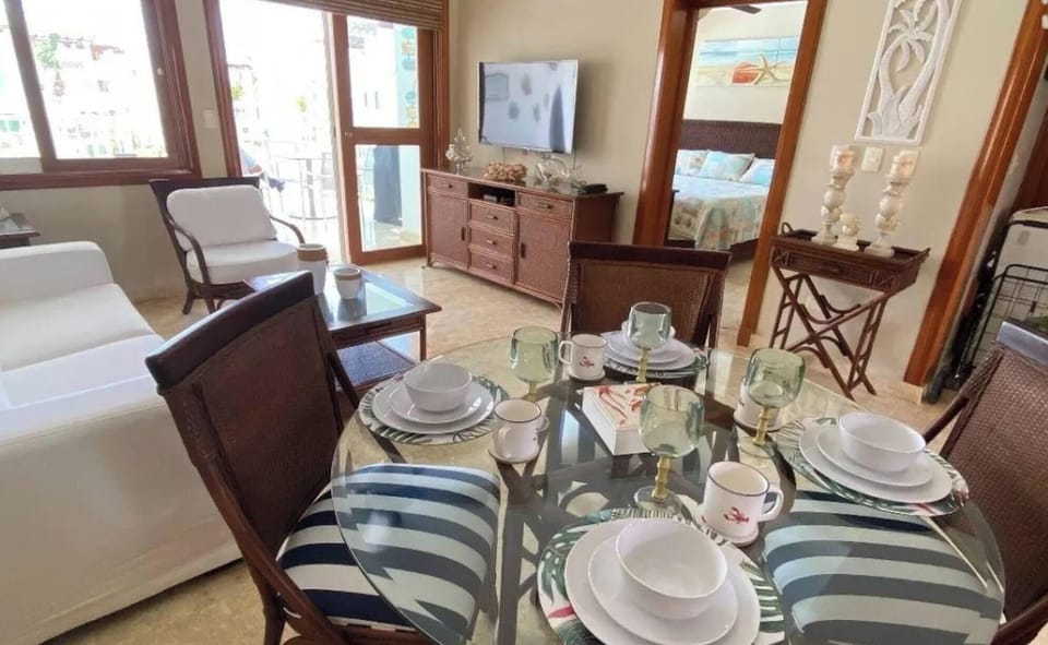 Condo, 1 Bedroom, Balcony | Dining room