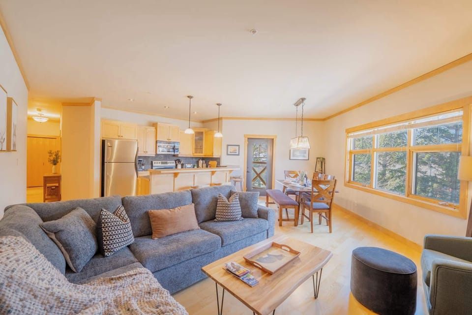 Seamless living, dining and cooking areas make this unit perfect for entertaining