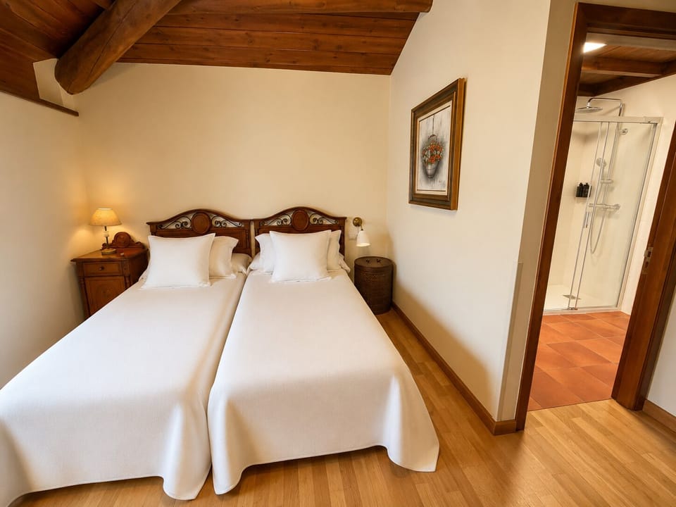 House, 6 Bedrooms, Poolside | Free WiFi