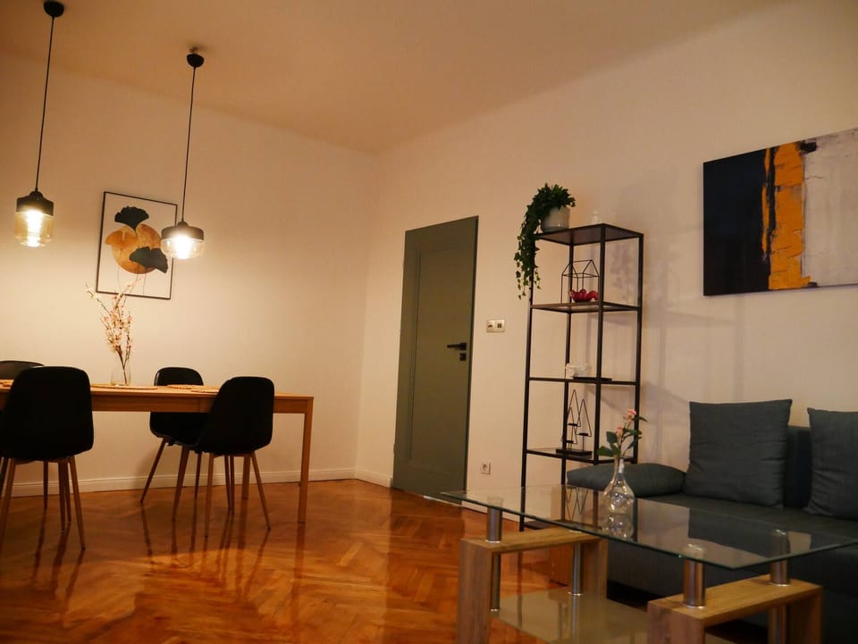 Apartment, 2 Bedrooms, Accessible | Living room